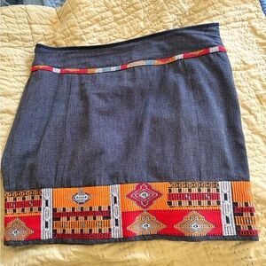 Peruvian Connection EUC gorgeous Embroidery! Great colors. super soft Denim.